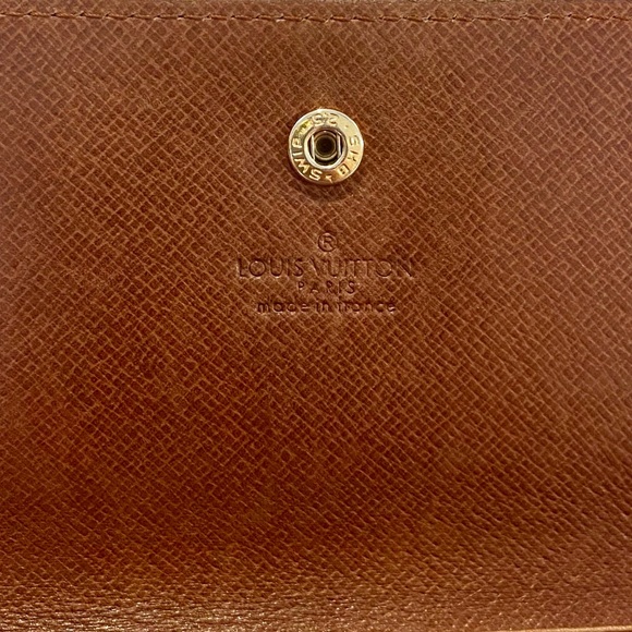 SOLD ✅ Authentic Louis Vuitton Passport Clutch - Picture 6 of 12